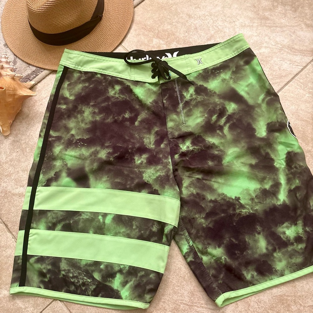 Hurley Men's Black and Green Board Shorts